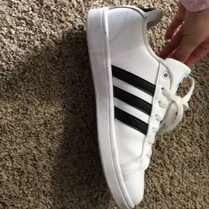 Black and whit adidas